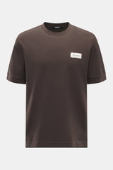 Front view of Jacquemus Crew neck T-shirt 'Le Montaigne MC' dark brown, jersey pure cotton, soft touch, fine diagonal texture, slim fit, crew neckline, chest woven label, side hem slits, extended back.