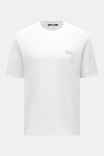Front view of Jacquemus Crew neck T-shirt 'Le Montaigne MC' white, slim fit jersey made of pure cotton with soft touch, fine diagonal texture, crew neckline, woven label on chest, side hem slits, and extended back.