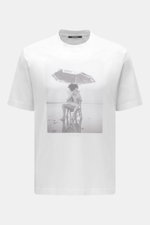 Jacquemus Crew neck T-Shirt white, front view, pure cotton, soft touch, slim fit, distinctive print of two people hugging under umbrella.