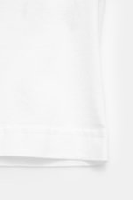 Jacquemus Crew neck T-Shirt white shown from a close-up side perspective, pure cotton, soft touch, slim fit, distinctive print on the front.