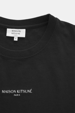 Maison Kitsuné Crew neck T-Shirt black shown from front top close-up, pure cotton, slightly textured feel, regular fit, boxy cut, crew neckline, distinctive fox print on chest.