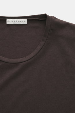 Close-up front view of the Kiefermann Crew neck T-shirt 'Hero' dark brown, showing the neckline and label, made from a blend of cotton and modal, elasticated fabric, soft touch, slim fit, crew neck.