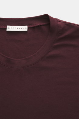 Close-up front top view of Kiefermann Crew neck long sleeve 'Alberts' burgundy, jersey in modal and cotton, elasticated fabric, soft touch, slim fit, crew neck.