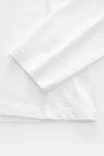 Close-up front view of the Kiefermann Crew neck long sleeve 'Alberts' white showing sleeve and hem details, jersey in modal and cotton, elasticated fabric, soft touch, slim fit, crew neck.