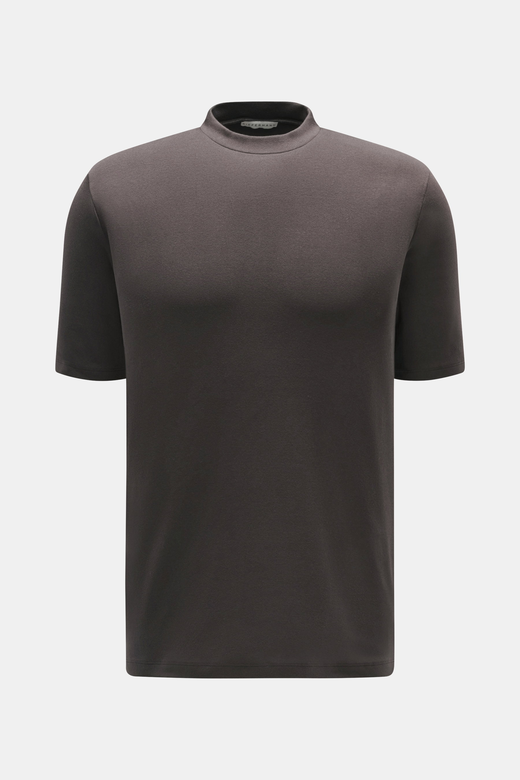 Kiefermann Rundhals-T-Shirt 'Paddys' dunkelbraun, Slim Fit, leicht elastische Baumwolle, weicher Griff, Rundhalsausschnitt, frontale Nahaufnahme.