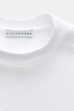 Kiefermann Rundhals-T-Shirt 'Paddys' weiß, Nahaufnahme von Rundhalsausschnitt und Label, reine Baumwolle, leicht elastisch, Slim Fit, weicher Griff.
