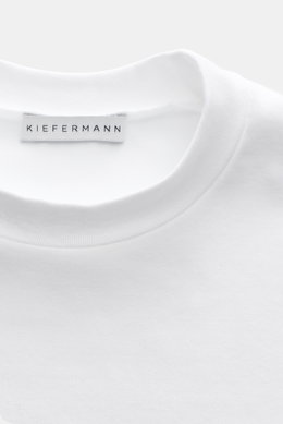 Kiefermann Rundhals-T-Shirt 'Paddys' weiß, Nahaufnahme von Rundhalsausschnitt und Label, reine Baumwolle, leicht elastisch, Slim Fit, weicher Griff.