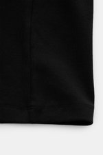 Kiefermann Rundhals-T-Shirt 'Paddys' schwarz, Detailaufnahme des Saums aus reiner, leicht elastischer Baumwolle mit weichem Griff, Slim Fit, Rundhalsausschnitt.
