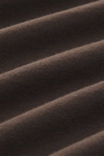 Close-up fabric texture detail of the Officine Générale Crew Neck T-Shirt 'Cneck Tee' dark brown, shot from a side angle. The soft feel of pure organic cotton makes the crew neck T-shirt 'Cneck Tee' from OFFICINE GÉNÉRALE a relaxed favorite – uncomplicate