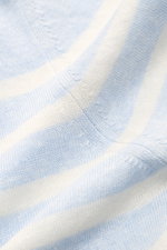 Gran Sasso Kurzarmpullover hellblau/offwhite gestreift, Nahaufnahme des feinen Strickbilds mit weichem Leinen-Baumwoll-Mix, Rundhalsausschnitt, flexible Rippbündchen.