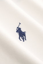 Close-up front view of Polo Ralph Lauren Crew neck T-shirt white showing navy signature logo stitching on pure cotton heavy fabric.

<p>A timeless classic for hot days: This T-shirt by POLO RALPH LAUREN features a signature logo and a casual boxy fit that