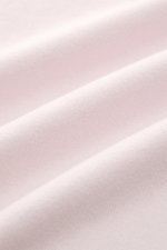 Close-up front view of soft rosé fabric showing fine knit texture of 04651/ A trip in a bag Kurzarmpullover 'Pima Cotton' made from pure Pima cotton.

Description: <p>Aus feiner Pima-Baumwolle gefertigt, lässt Sie der Kurzarmpullover 'Pima Cotton' von 046