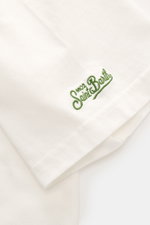 MC2 Saint Barth Rundhals-T-Shirt 'Arnott' offwhite in Nahaufnahme, weiche Baumwolle, grüne St. Barth-Stickerei am Ärmel, Slim Fit, Rundhalsausschnitt.