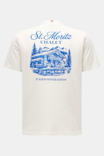 Rückansicht des MC2 Saint Barth Rundhals-T-Shirt 'Arnott Warm' offwhite aus reiner Baumwolle mit blauem winterlichem Chalet-Print.