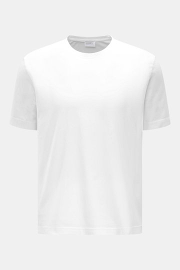 Frontale Nahaufnahme des weißen 04651/ A trip in a bag Rundhals-T-Shirts, Jersey aus reiner Baumwolle, weicher Griff, Slim Fit, Rundhalsausschnitt, kleines Weblabel, kurze Saumschlitze.