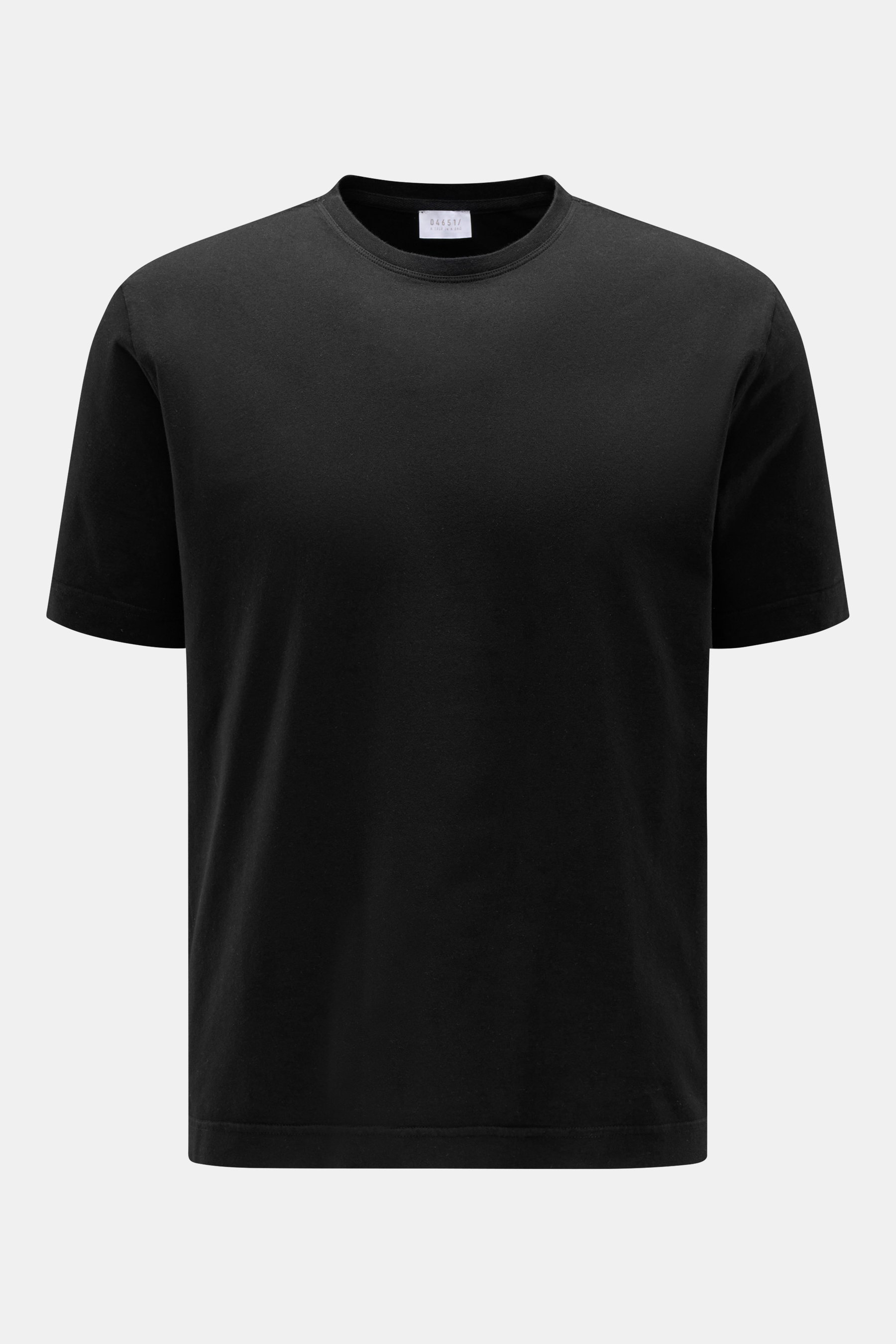 Front view of the 04651/ A trip in a bag Crew neck T-shirt black, jersey made of pure cotton, soft feel, slim fit, crew neck, small woven label, short hem vents.