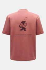 04651/ A trip in a bag Rundhals-T-Shirt 'Nunu Tee Wine' mauve, Rückansicht, robuster Baumwoll-Jersey, großer Rückenprint mit Flaschenmotiv, Regular Fit.