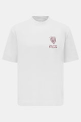 Frontale Nahaufnahme des weißen 04651/ A trip in a bag Rundhals-T-Shirts 'Grape Escape' mit schwerer Baumwolle, Regular Fit, Rundhalsausschnitt und Weintrauben-Stickerei.