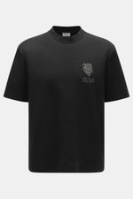 Frontansicht des schwarzen 04651/ A trip in a bag Rundhals-T-Shirt 'Grape Escape' mit Rundhalsausschnitt, Weintrauben-Stickerei, schwerer Baumwolle und Regular Fit.