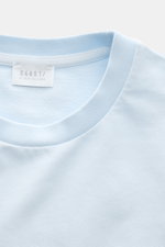 04651/ A trip in a bag Rundhals-T-Shirt 'If Tee' pastellblau, Detailansicht Ausschnitt von oben, weiche Baumwolle, Regular Fit, Weblabel Seitennaht.