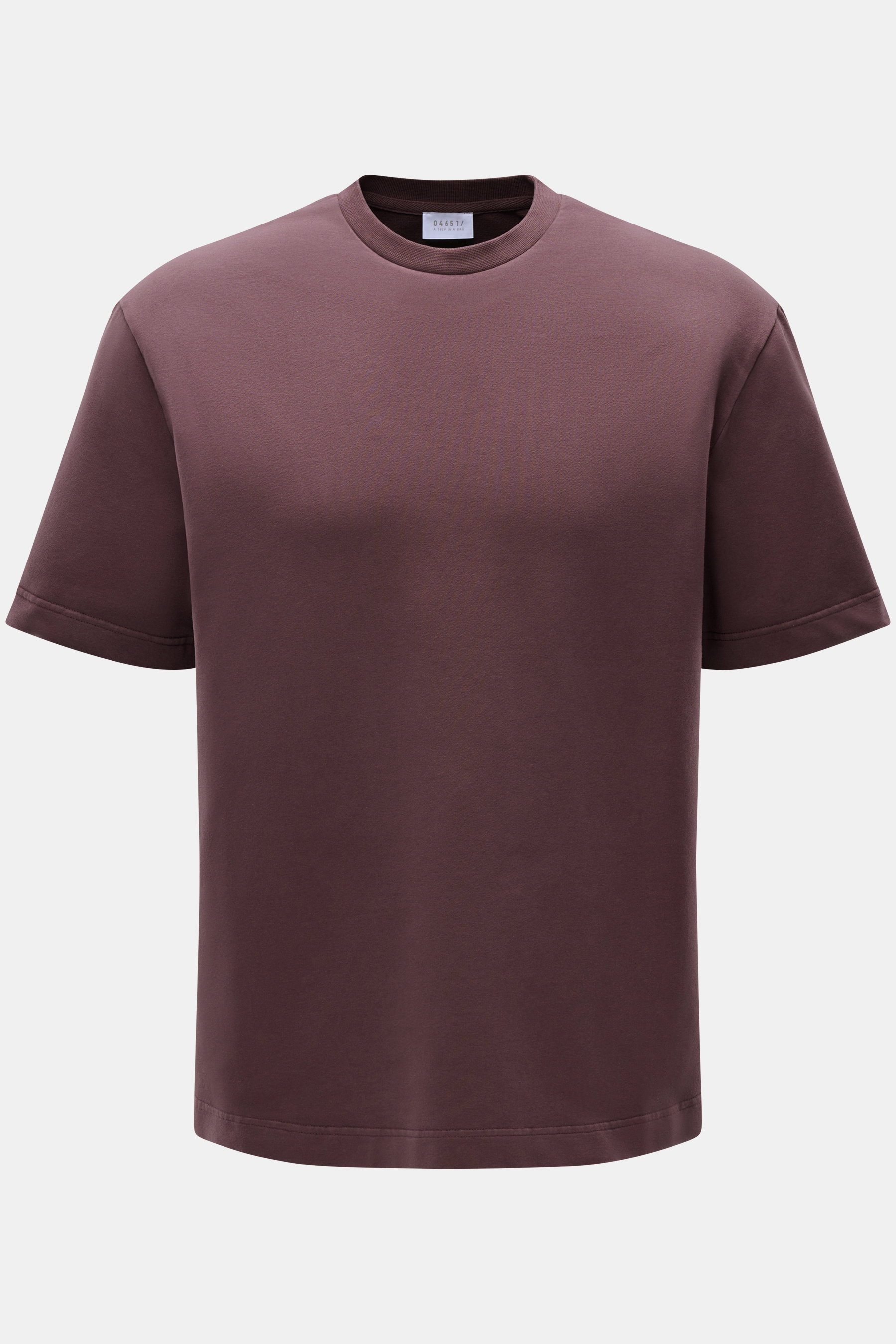 Frontansicht des 04651/ A trip in a bag Rundhals-T-Shirts 'If Tee' bordeaux aus elastischer Baumwolle mit weichem Griff, Regular Fit, Rundhalsausschnitt, Weblabel in Seitennaht.