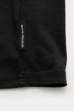 Close-up side view of the hem of the black Moose Knuckles Crew neck T-shirt 'Crescent Tee' showing the small woven label in the side seam, made of pure Pima cotton with a soft feel, slim fit, crew neck, signature patch with metal logo on the chest, and ru