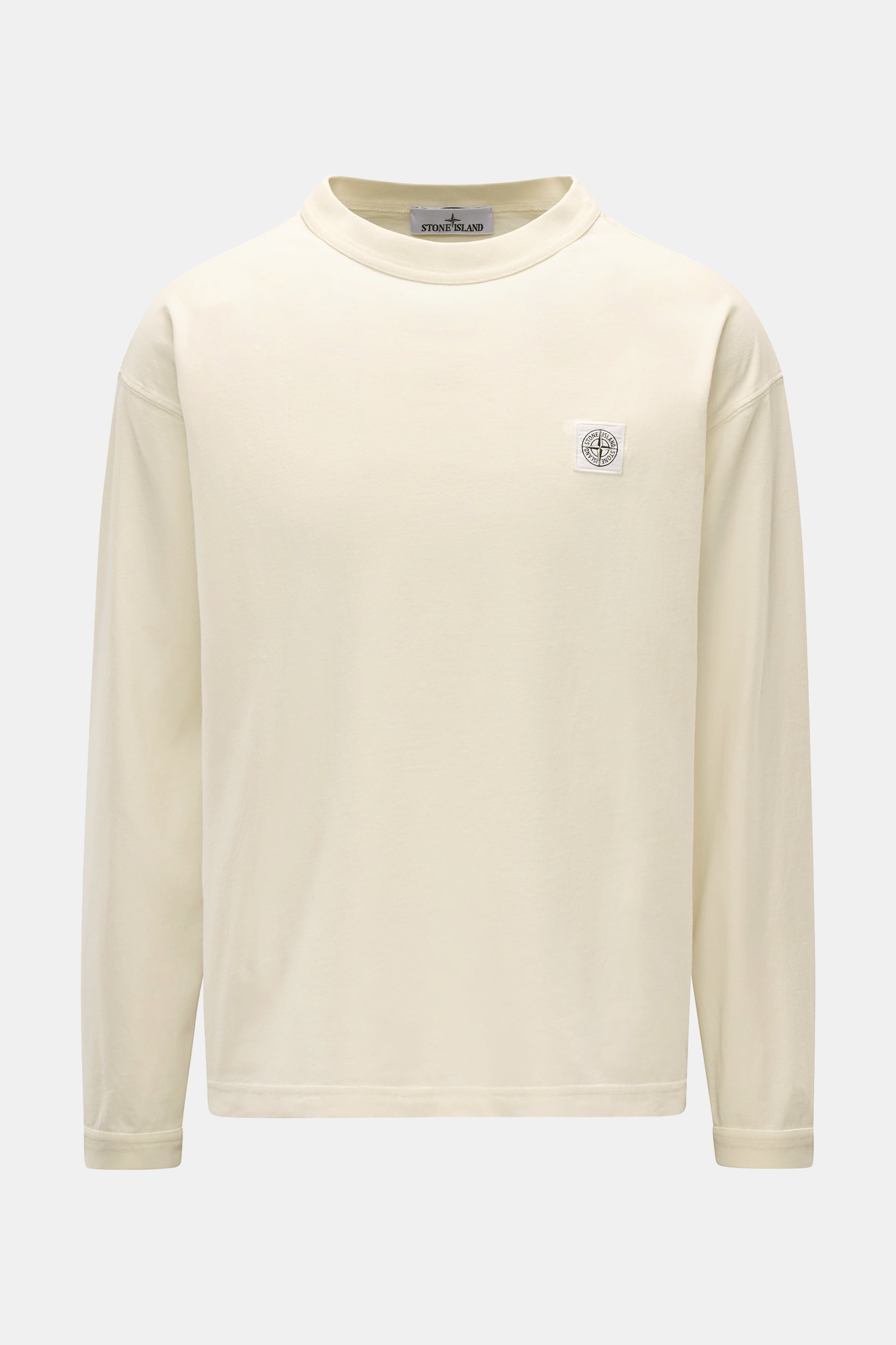 Stone Island Rundhals-Longsleeve off-white, frontal fotografiert, Jersey aus reiner Bio-Baumwolle, weicher Griff, garment dyed, Regular Fit, Rundhalsausschnitt, STONE ISLAND Weblabel auf der Brust, elastische Ärmelbündchen.