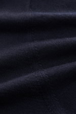 Filippo de Laurentiis Rundhalspullover navy in Nahaufnahme, feines Strickbild, Seide-Cashmere-Mix, Slim Fit, weicher Griff, Rippbündchen.