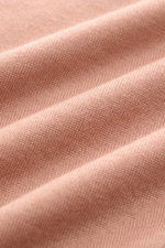 Filippo de Laurentiis Rundhalspullover apricot in Nahaufnahme, feines Strickbild, seiden-cashmere Mix, sehr weich, Slim Fit, Rippbündchen.