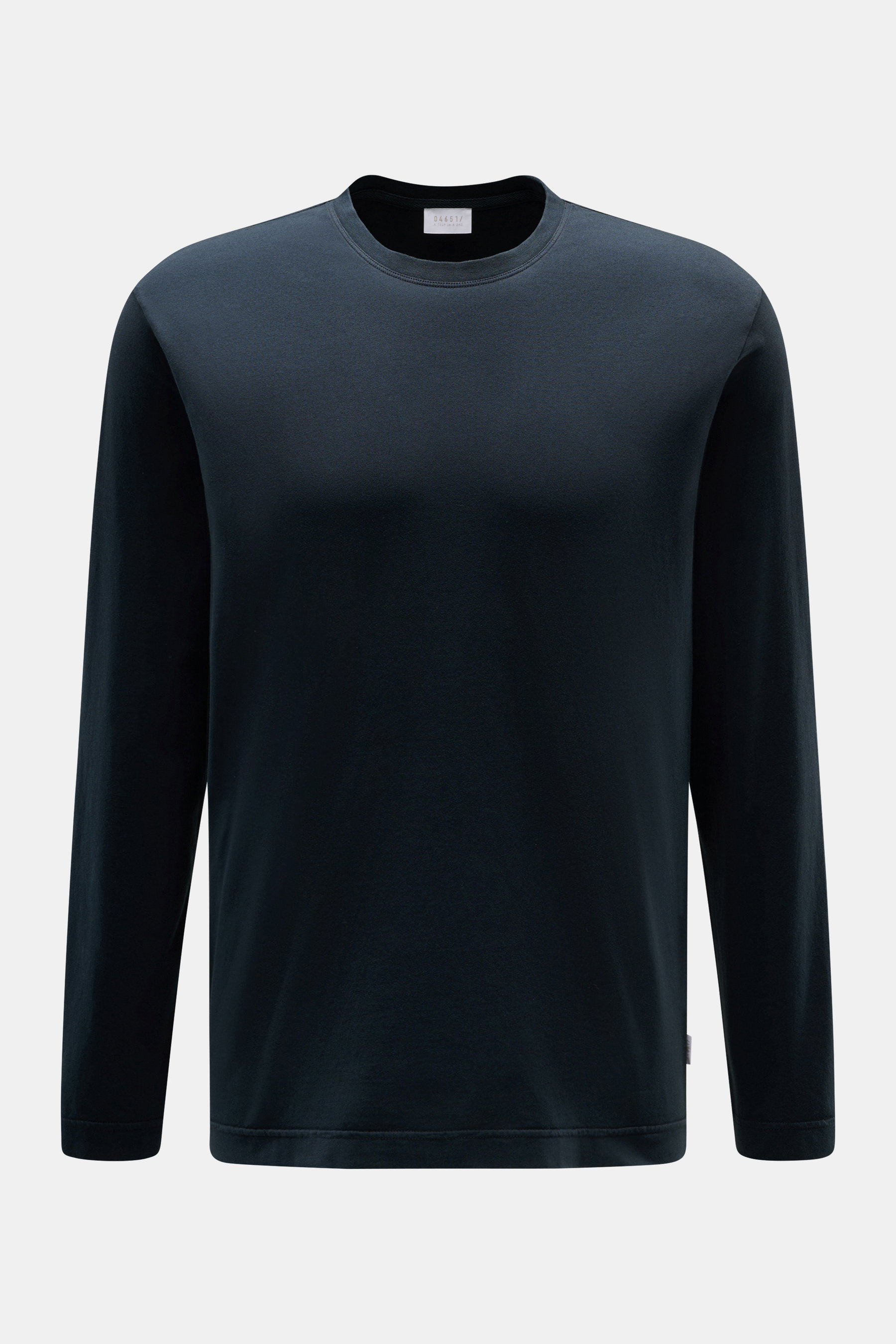 04651/ A trip in a bag Longsleeve 'Jersey Tee' navy, frontale Nahaufnahme, leichtes Baumwoll-Jersey, Regular Fit, Rundhalsausschnitt, kurze Saumschlitze, weicher Griff.
