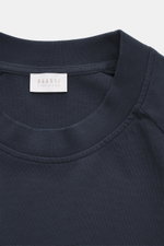04651/ A trip in a bag Longsleeve 'Nunu' navy, Detailaufnahme von Rundhalsausschnitt und Raglanärmeln, schwerer Baumwoll-Jersey, Regular Fit