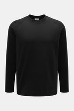 Frontansicht des schwarzen 04651/ A trip in a bag Longsleeve 'Nunu' aus schwerem Baumwoll-Jersey mit Rundhalsausschnitt und Raglanärmeln.