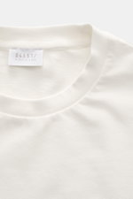 04651/ A trip in a bag Longsleeve 'IF Tee' creme, Nahaufnahme von Rundhalsausschnitt und Label, elastischer Baumwolljersey, weicher Griff, Regular Fit.