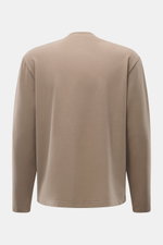 Rückansicht des taupefarbenen 04651/ A trip in a bag Longsleeve 'IF Tee', Jersey aus elastischer Baumwolle, Regular Fit, Rundhalsausschnitt, kurze Saumschlitze, sehr weicher Griff.