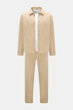 Das A.P.C. Overshirt 'Rodney' in Beige aus Baumwolle zeigt sich in Frontalansicht mit Umlegekragen und Fünf-Knopf-Leiste.