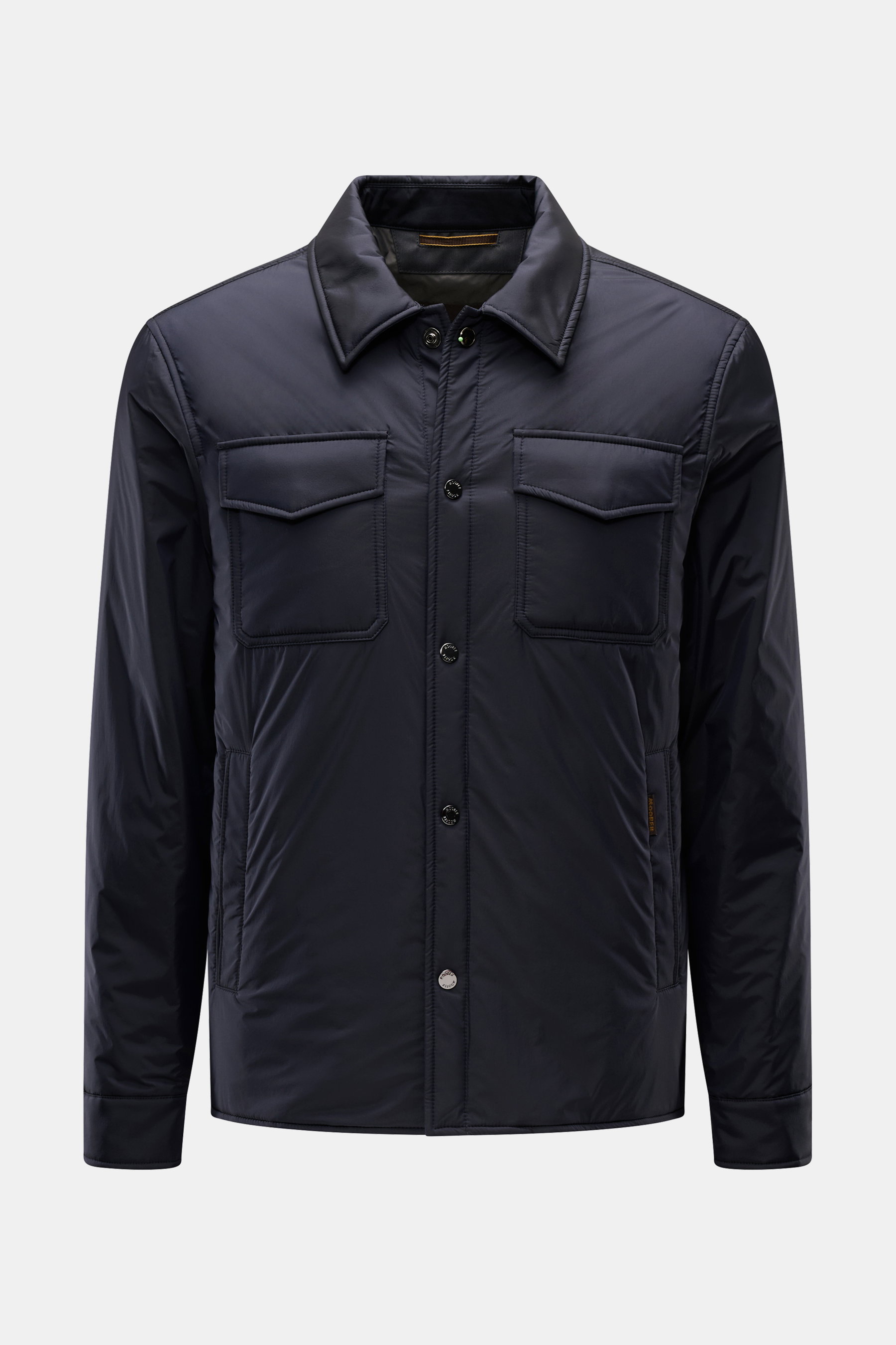 Moorer Overshirt 'Baidon' navy, frontal fotografiert, wattiert, wasserabweisend, Slim Fit, Druckknopfleiste, Brust- und Leistentaschen, Umlegekragen, Eco-TC-Futter.
