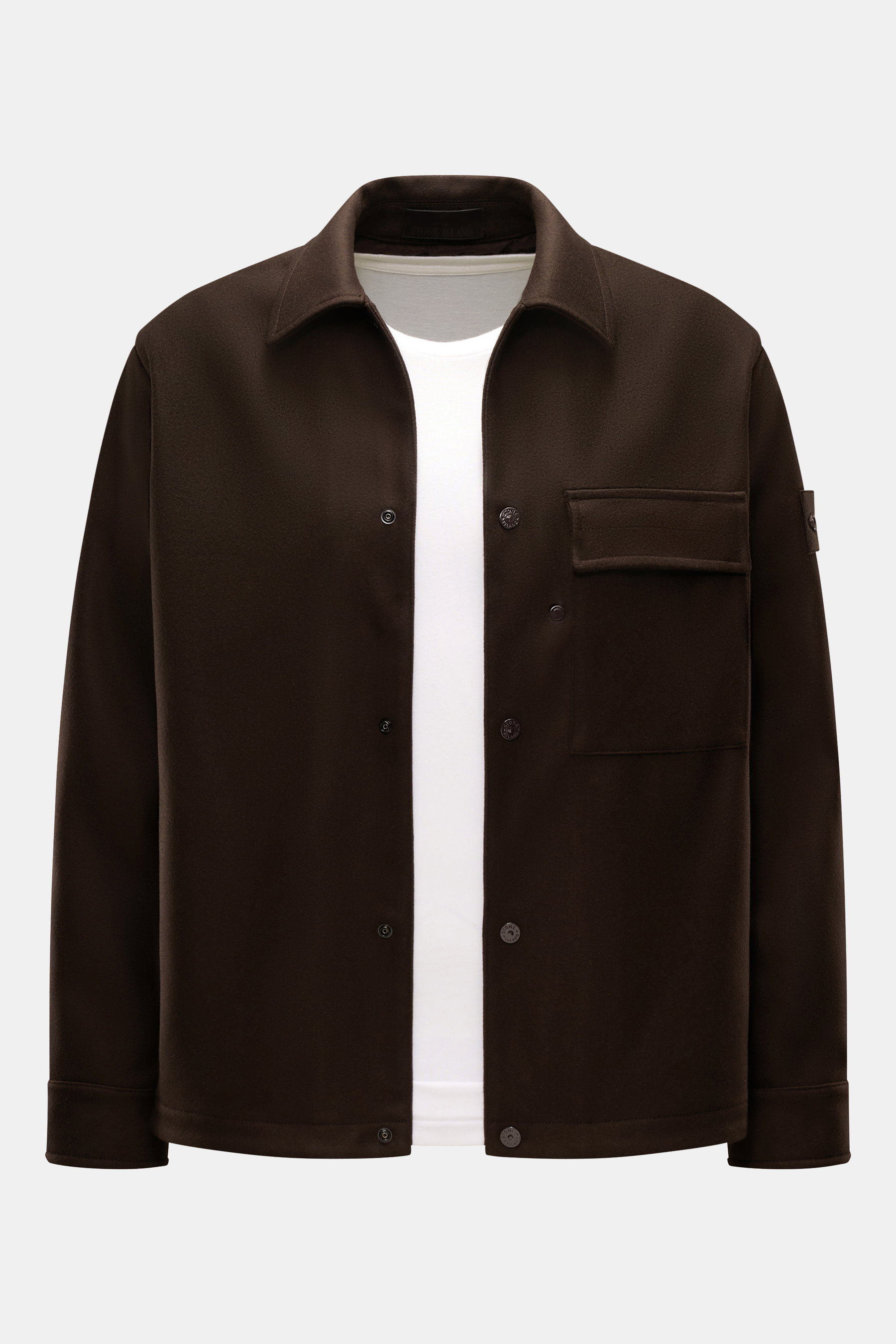 Stone Island Flanell-Overshirt 'Ghost Piece' dunkelbraun, Slim Fit, aus Wolle und Microfaser, frontal fotografiert mit Brusttasche und Kompass-Badge am Ärmel.