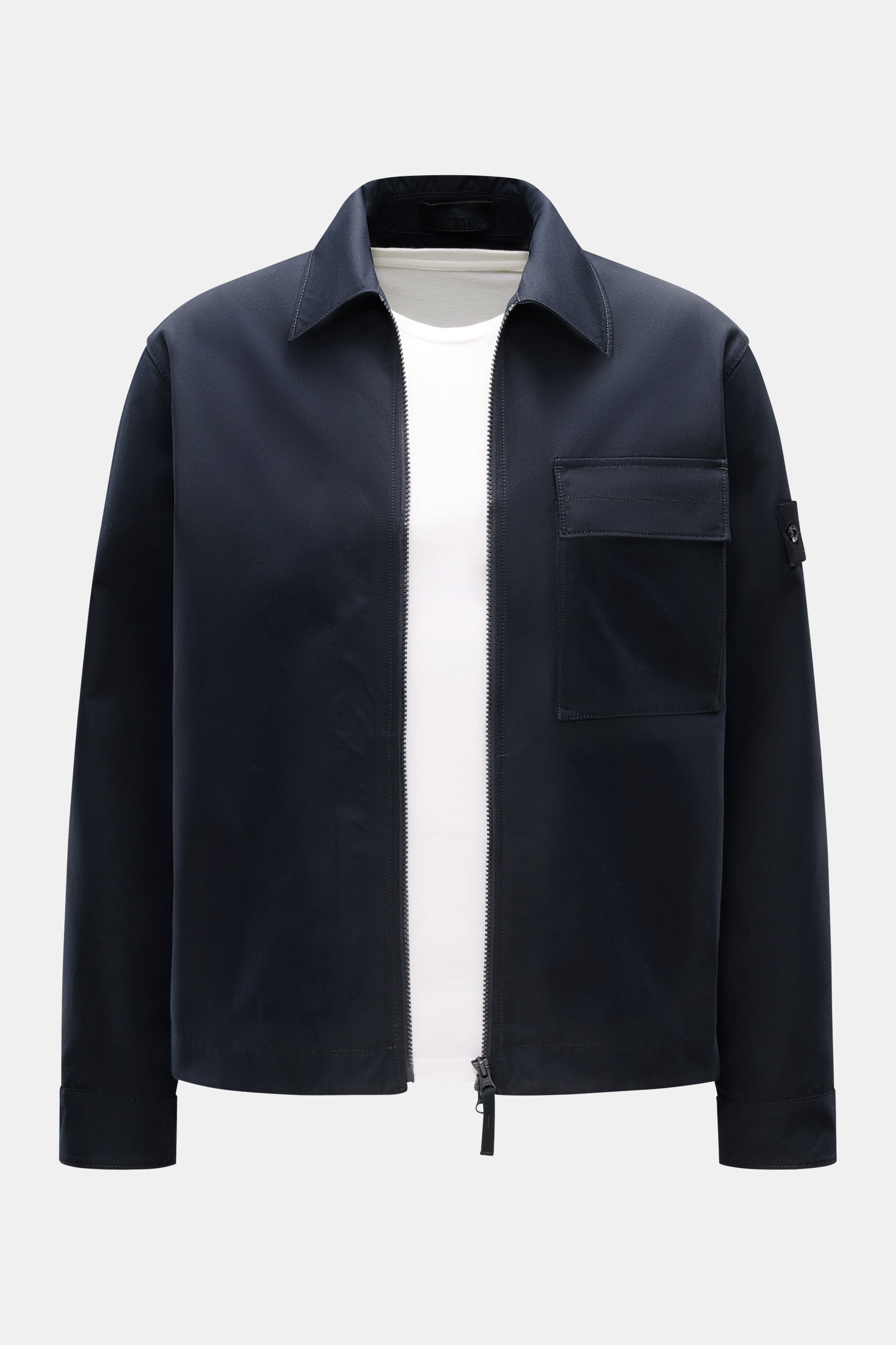 Stone Island Overshirt 'Weather Proof Cotton Canvas Ghost Piece' navy, frontale Ansicht, Slim Fit, wind- und wasserabweisend, Brusttasche, tonales Logo-Badge.