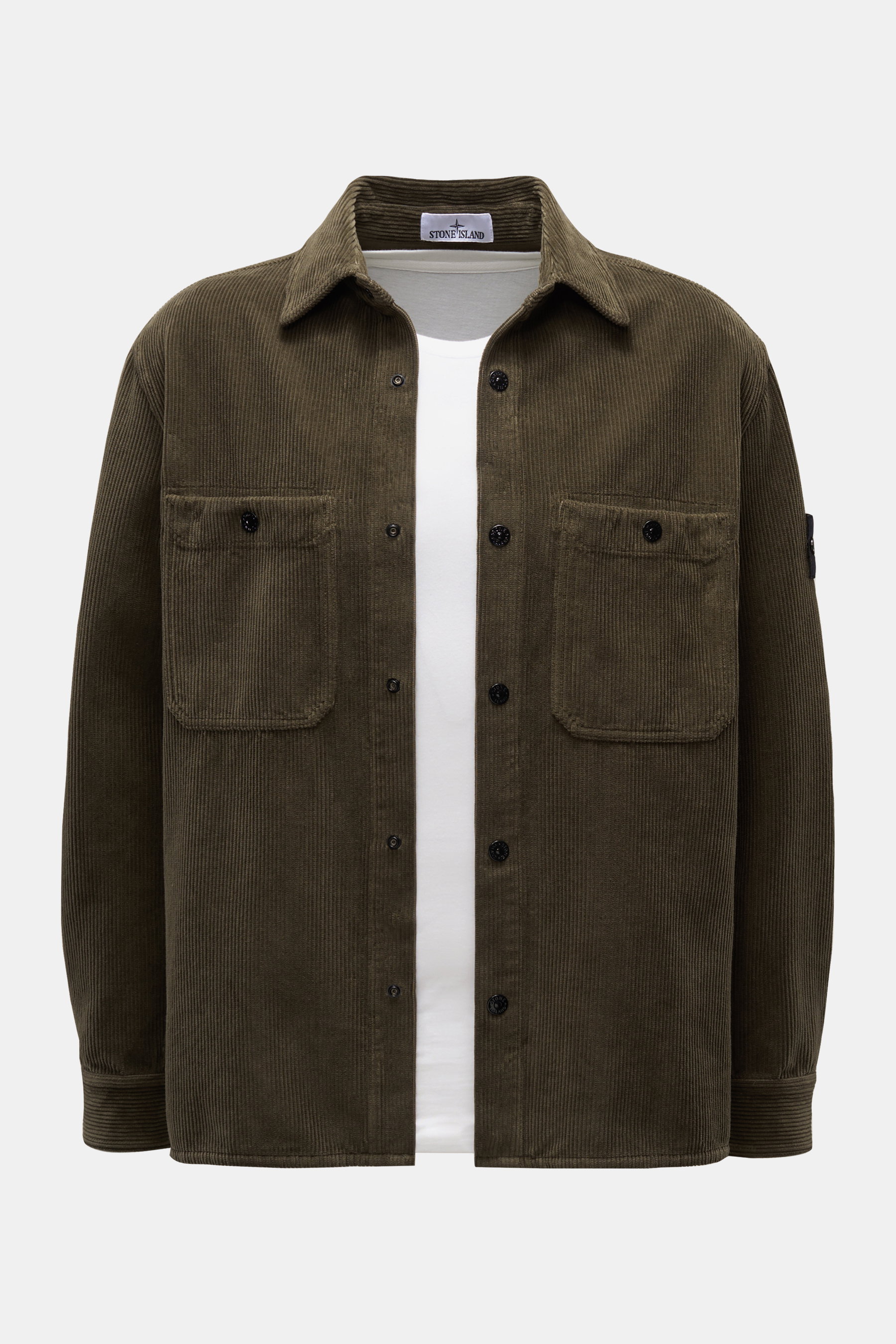 Stone Island Cord Overshirt 'Organic Cotton Corduroy' khaki, frontale Ansicht, oversized Fit, Cord aus Bio-Baumwolle, Kompass-Badge am Ärmel.