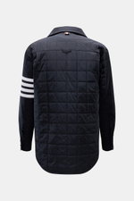 Thom Browne Daunenjacke navy, Rückansicht, leichte Daunenfüllung, Steppung, Microfaser, Slim Fit, Umlegekragen, weiße Ärmelstreifen, gerundeter Saum