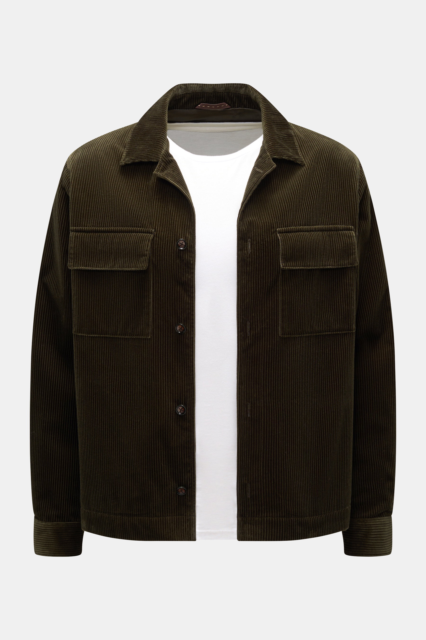 Windsor Cord-Overshirt 'Lavoro' dunkelgrün aus weichem Baumwoll-Cord, Slim Fit, mit Umlegekragen, fünf Knöpfen, Brust- und Eingriffstaschen, Sportmanschette, kurze Saumschlitze, halb gefüttert, frontal fotografiert.