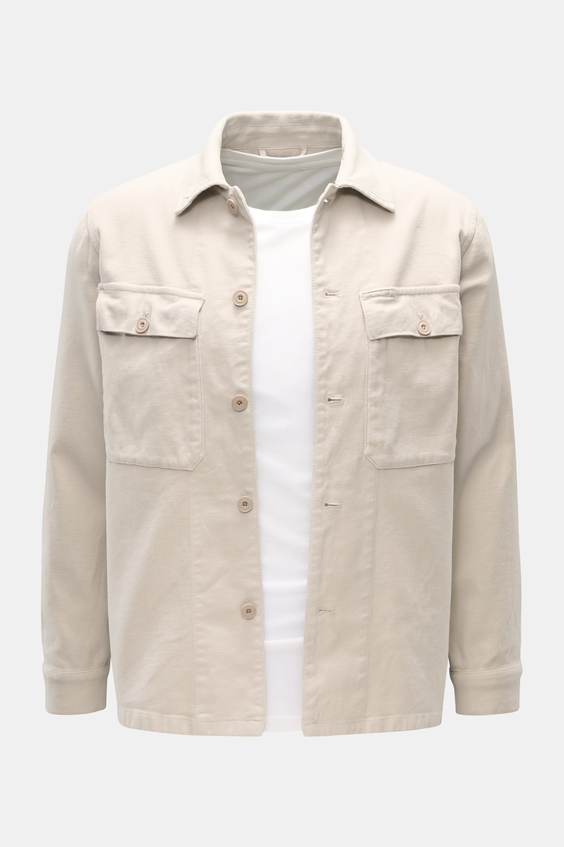 Frontansicht des Closed Overshirt sand aus softem, leicht elastischem Baumwolljersey mit Kent-Kragen, Brusttaschen und Slim Fit.