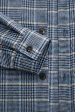 Nahaufnahme des 04651/ A trip in a bag Overshirt schwarz/blau/hellgrau kariert mit Glencheck-Muster, Knopfleiste und Sportmanschette, weicher Woll-Mix.