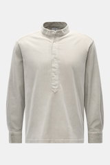 Vorderansicht des 04651/ A trip in a bag Popover-Cordhemd Grandad-Kragen beige, Regular Fit, Cord aus Baumwolle und Modal, mit klassischer Sportmanschette und geradem Saum.