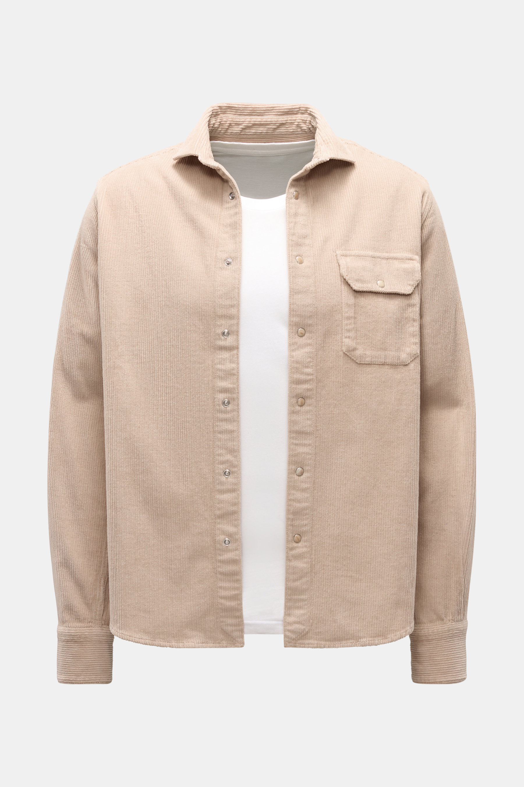Ace Denim Cord-Overshirt beige aus weichem Baumwoll-Cord, Regular Fit, mit Umlegekragen, Druckknopfleiste, Brusttasche und Manschetten, frontale Nahaufnahme.