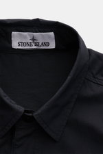 Stone Island Overshirt navy, Detailaufnahme von oben, Umlegekragen mit versteckter Druckknopfleiste aus elastischer Baumwolle, weicher Griff.