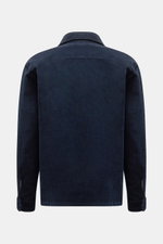 Rückansicht des 04651/ A trip in a bag Cord-Overshirt navy aus Breitcord Baumwolle mit Stretch, weichem Griff, garment dyed, oversized, Druckknopfleiste, Kent-Kragen, Brusttaschen in Kontraststoff, Ärmel mit Druckknopf und geradem Saum.