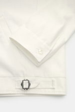 Close-up front view of the sleeve cuff and adjustable waist buckle on the Stile Latino Overshirt 'Gbu Teseo' cream, showcasing pure cotton fabric and soft feel.

<p>Luxurious layers: This sophisticated overshirt by STILE LATINO combines exquisite quality 