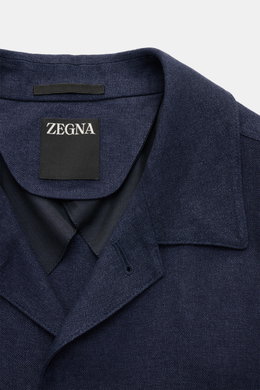 Close-up front view of the Zegna Overshirt navy collar and label showing fine twill fabric in a linen and wool blend.

<p>This overshirt by ZEGNA, made from linen and wool, embodies Italian casual style with its pleasantly soft feel and denim look – a mus