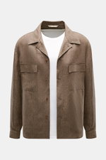 Briglia 1949 Linen overshirt 'John' brown mottled shown from the front upper body, casual slim fit linen with patch breast pockets, adjustable collar, barrel cuffs, French button placket, concealed slit pockets, slightly rounded hem. Add some Italian flai